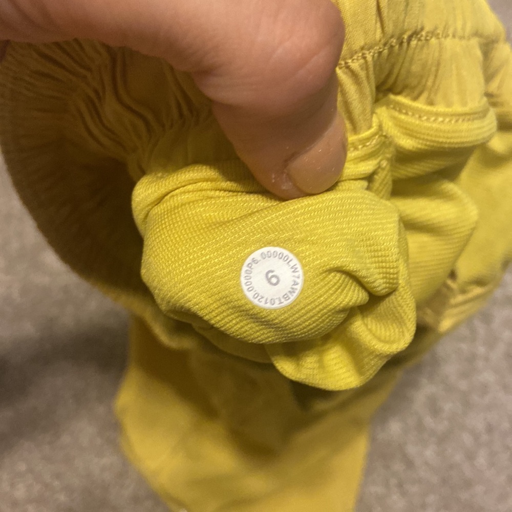Lululemon hotty hot shorts - Picture 5 of 5